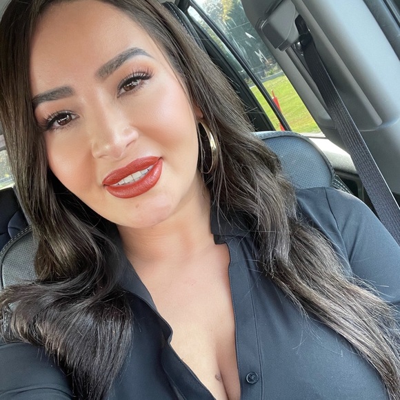 Meet your Posher, Yurel - Picture 3 of 4